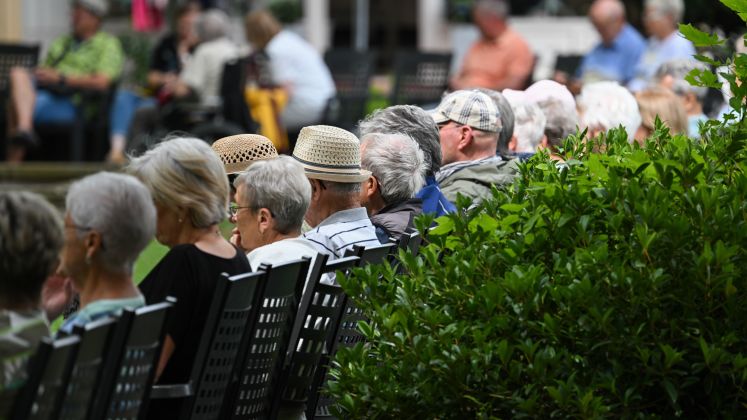 Rentner im Park