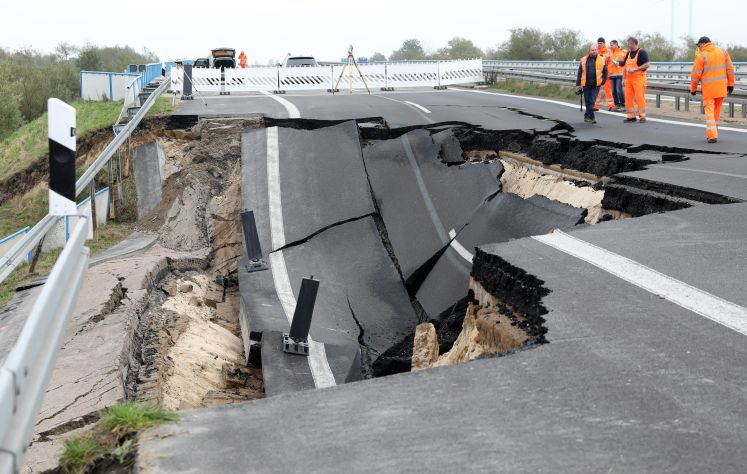 Teil der A20 ist weggebrochen