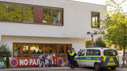 Polizei vor Grundschule in Berlin-Spandau