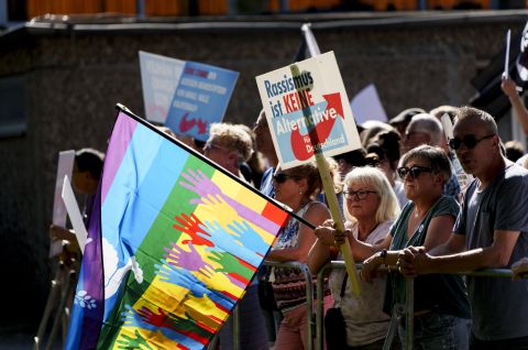 Demonstranten gegen den Wahlkampfauftakt der AfD-Hessen