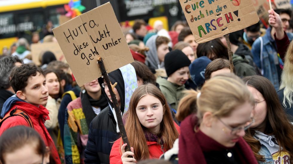 Schüler protestieren an einem Freitag in Berlin für mehr Klimaschutz