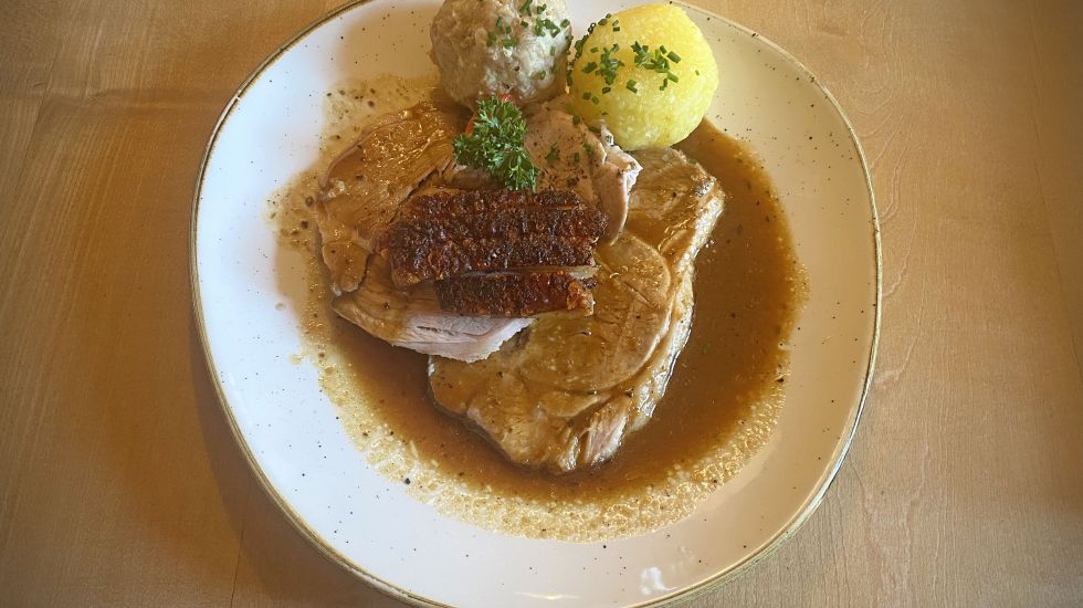 Schweinebraten mit Knödeln