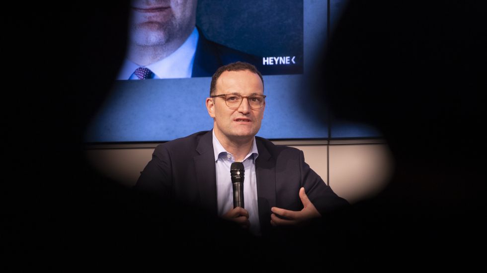 Ex-Bundesgesundheitsminister Jens Spahn (CDU) stellt in der Bertelsmann Hauptstadtrepräsentanz sein neues Buch "Wir werden einander viel verzeihen müssen" vor.