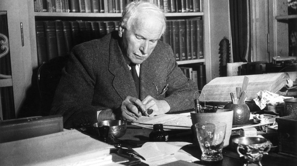C.G. Jung am Schreibtisch in seinem Haus in Küsnacht