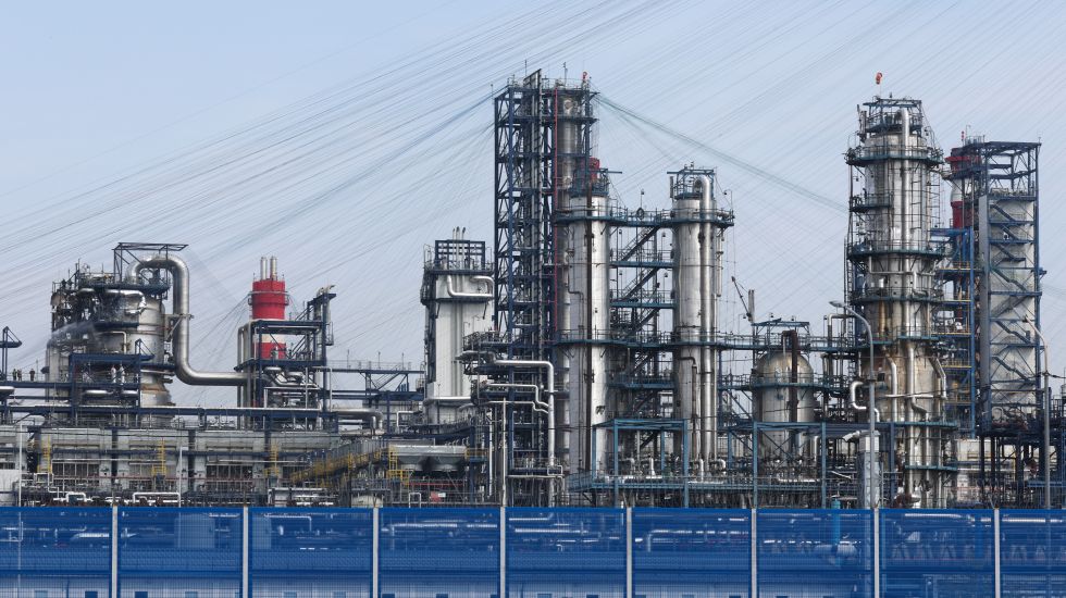 Drohnenangriffe-auf-russische-Raffinerien-Wird-in-Russland-das-Benzin-knapp-