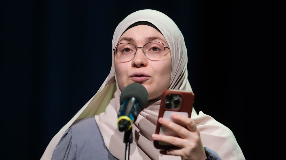 Poetry-Slammerin-Ayse-Irem-Nicht-wei-genug-